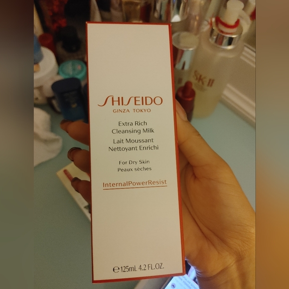 New Shiseido extra Rich cleansing milk. - Picture 3 of 4
